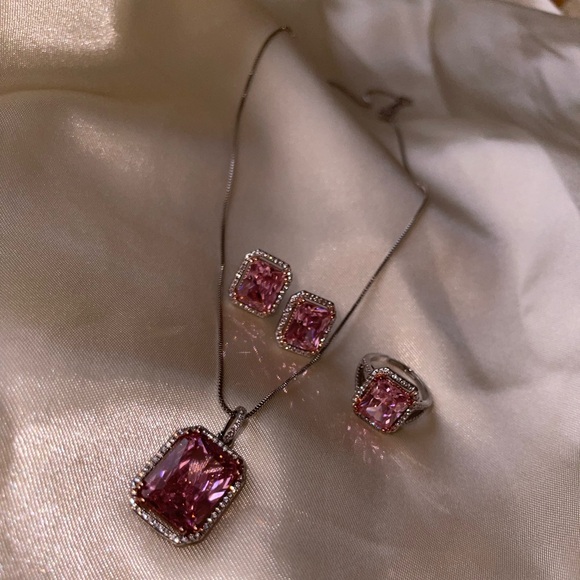 NEW Pink necklace earrings and ring - Picture 3 of 3